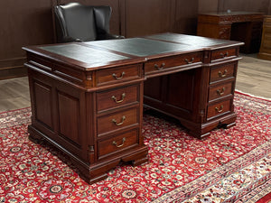 Vintage bureau, klassiek Engels bureau, mahoniehout, groen leer, 627