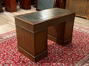 Vintage bureau, klassiek Engels bureau, mahoniehout, groen leer, 583