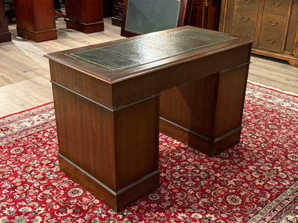 Vintage bureau, klassiek Engels bureau, mahoniehout, groen leer, 583