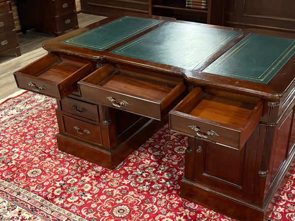 Vintage-Schreibtisch, klassischer englischer Schreibtisch, Mahagoni, grünes Leder, 640