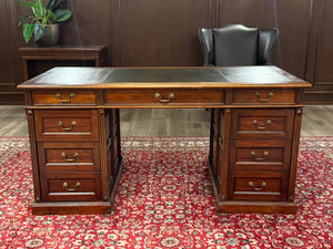 Vintage bureau, klassiek Engels bureau, mahoniehout, bruin leer, 675
