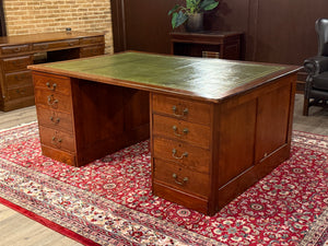 Vintage bureau, klassiek Engels bureau, partnerdesk, eikenhout, groen leer, 670