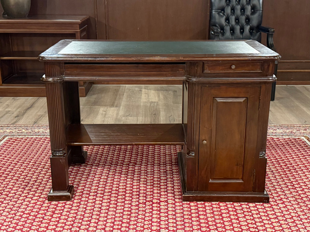 Vintage bureau, klassiek Engels bureau, mahoniehout, groen leer, 537