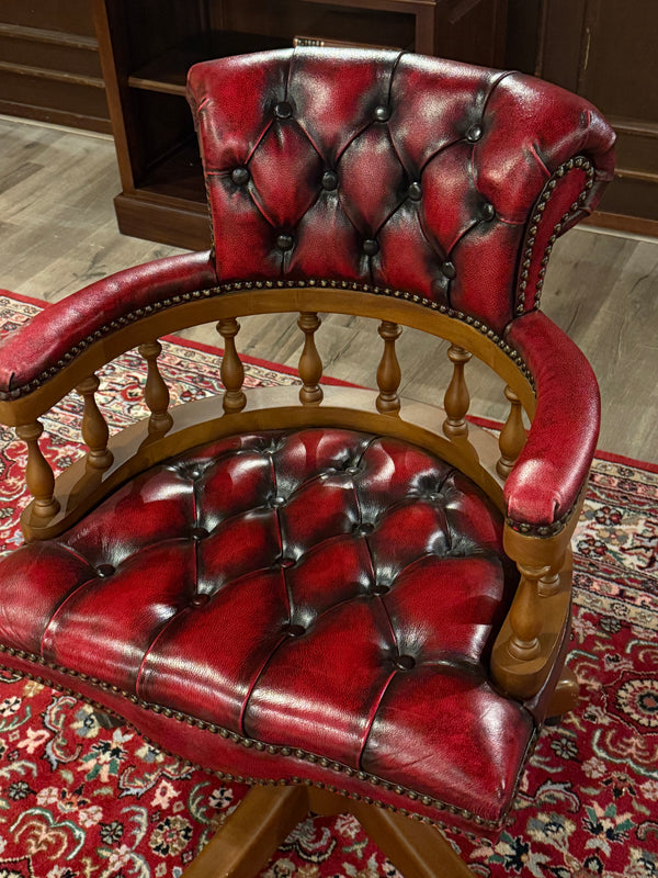 Vintage stoel, Chesterfield, mahoniehout, rood leer, 114