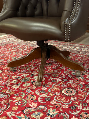 Vintage stoel, Chesterfield, eikenhout, bruin leer, 118