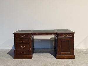 Vintage bureau, partnerdesk, klassiek Engels bureau, mahoniehout, groen leer, 692