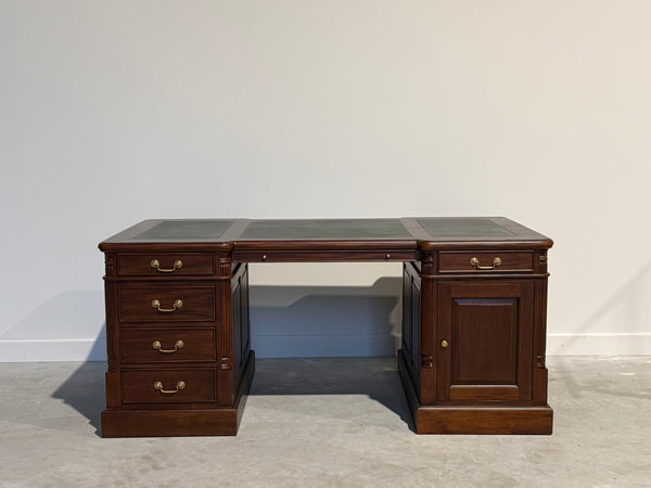 Vintage bureau, partnerdesk, klassiek Engels bureau, mahoniehout, groen leer, 692