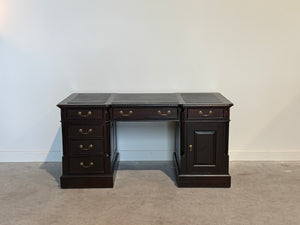 Vintage bureau, klassiek Engels bureau, mahoniehout, groen leer, 701