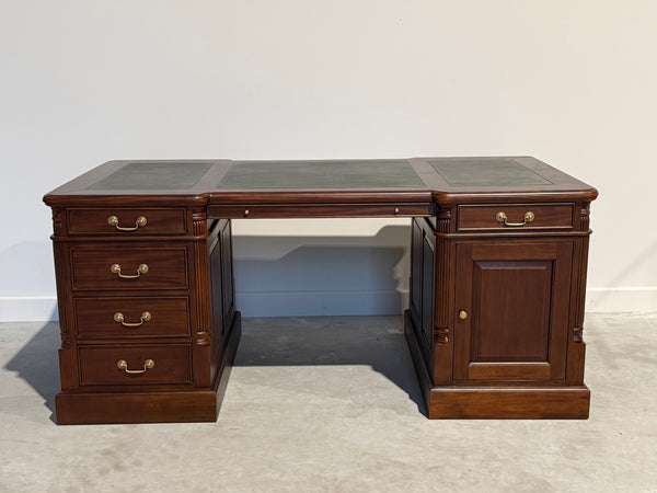 Vintage bureau, partnerdesk, klassiek Engels bureau, mahoniehout, groen leer, 692