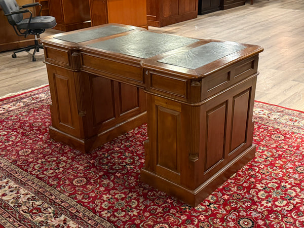 Vintage bureau, klassiek Engels bureau, mahoniehout, groen leer, 672