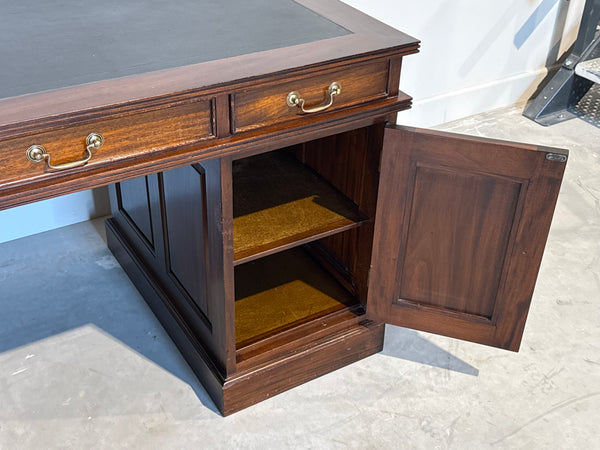 Vintage bureau, klassiek Engels bireau, mahoniehout, zwart leer, 693