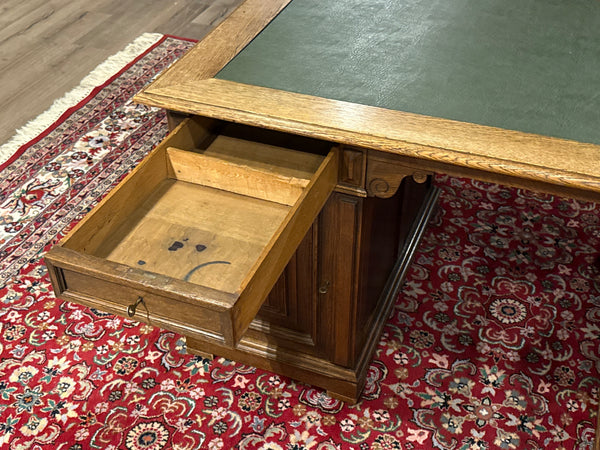 Vintage-Schreibtisch, antiker englischer Schreibtisch, Eichenholz, grünes Leder, 678