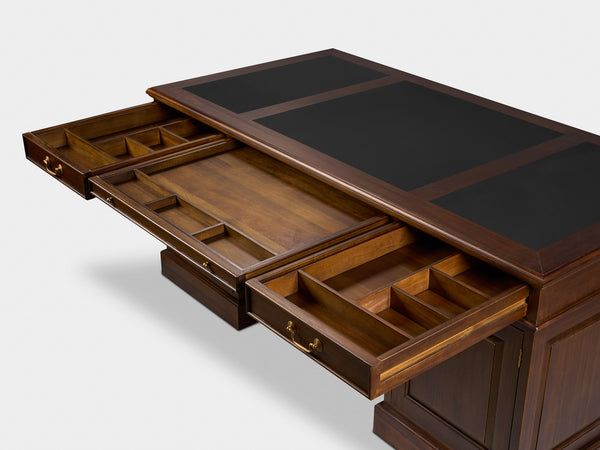 Regent 180x90 Walnoot, klassiek Engels bureau, massief mahoniehout