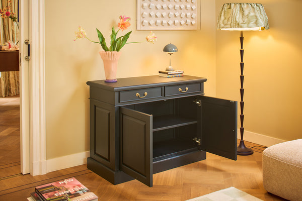 Sideboard schmal Schwarz Griffe aus Messing