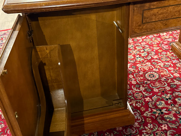 Vintage-Schreibtisch, klassischer englischer Schreibtisch, Kirschholz, grünes Leder, 637