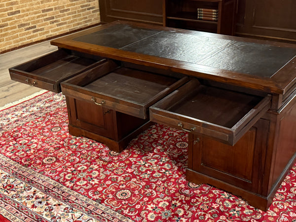 Vintage bureau, klassiek Engels bureau, teakhout, bruin leer, 660