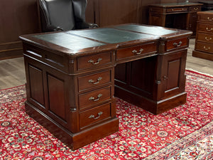 Vintage-Schreibtisch, klassischer englischer Schreibtisch, Mahagoni, grünes Leder, 640