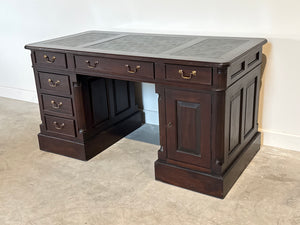 Vintage bureau, klassiek Engels bureau, mahoniehout, groen leer, 694