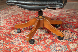 Vintage Stoel 241, zwart leer, mahoniehout, Chesterfield