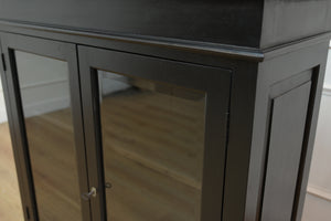 Vintage kast, vitrine kast, deurtjes met glas, mahoniehout, zwart