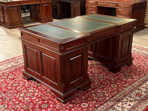 Vintage bureau, klassiek Engels bureau, mahoniehout, groen leer, 656