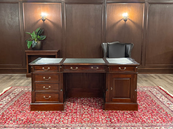 Bureau vintage, bureau anglais classique, acajou, cuir vert, 645