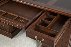 Regent 160x80 Walnoot, klassiek Engels bureau, massief mahoniehout