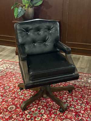 Vintage stoel, Chesterfield, teakhout, zwart leer, 116