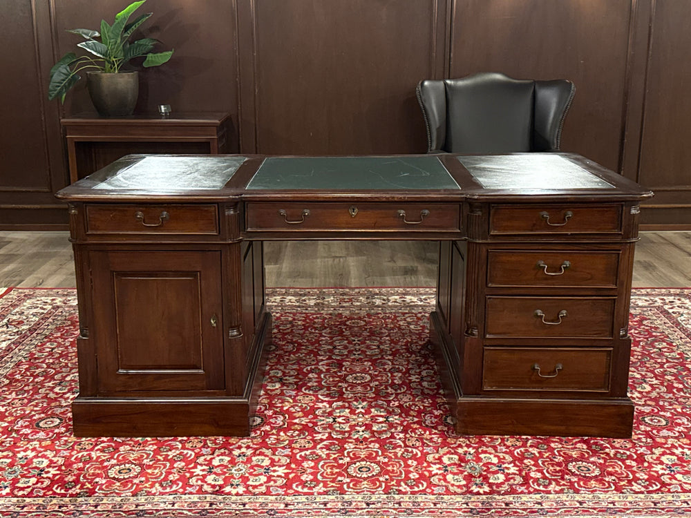 Vintage bureau, partnerdesk, klassiek Engels bureau, mahoniehout, groen leer, 616