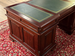Vintage bureau, klassiek Engels bureau, mahoniehout, groen leer, 656