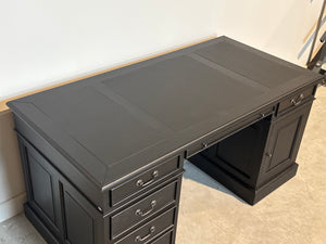 Vintage bureau, zwart, klassiek Engels bureau, mahoniehout , zwart leer, 702