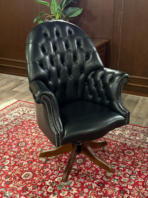 Vintage stoel, Chesterfield, eikenhout, zwart leer, 117