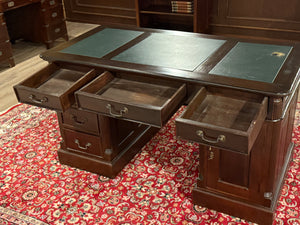 Bureau vintage, bureau anglais classique, acajou, cuir vert, 648