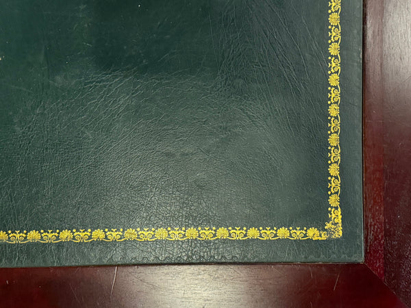 Vintage bureau, klassiek Engels bureau, partnerdesk , mahoniehout , groen leer, 566