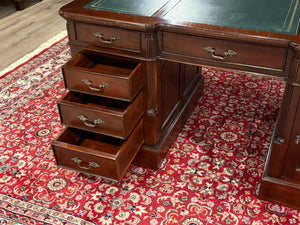 Vintage-Schreibtisch, klassischer englischer Schreibtisch, Mahagoni, grünes Leder, 640