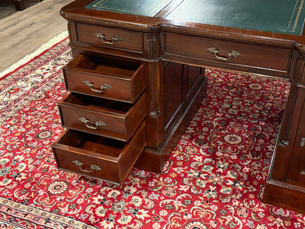 Vintage-Schreibtisch, klassischer englischer Schreibtisch, Mahagoni, grünes Leder, 640