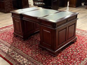 Bureau vintage, bureau anglais classique, acajou, cuir vert, 642