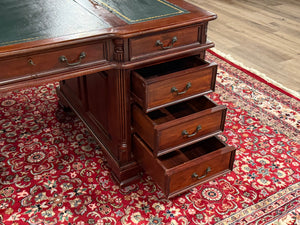 Vintage bureau, klassiek Engels bureau, Mahoniehout, groen leer, 611