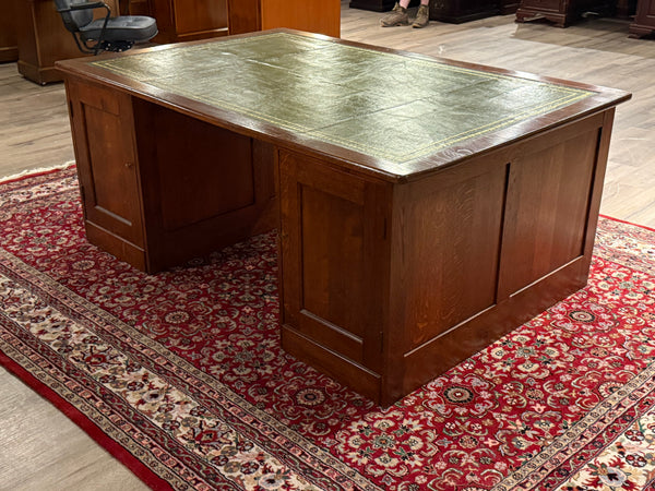 Vintage bureau, klassiek Engels bureau, partnerdesk, eikenhout, groen leer, 670