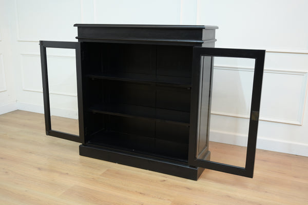 Vintage kast, vitrine kast, deurtjes met glas, mahoniehout, zwart