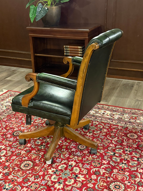 Vintage-Sessel, Chesterfield, Mahagoni, grünes Leder, 106