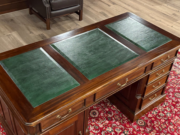 Vintage-Schreibtisch, klassischer englischer Schreibtisch, Mahagoni, grünes Leder, 636