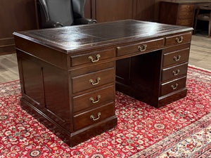 Vintage bureau, klassiek Engels bureau, eikenhout, zwart leer, 612