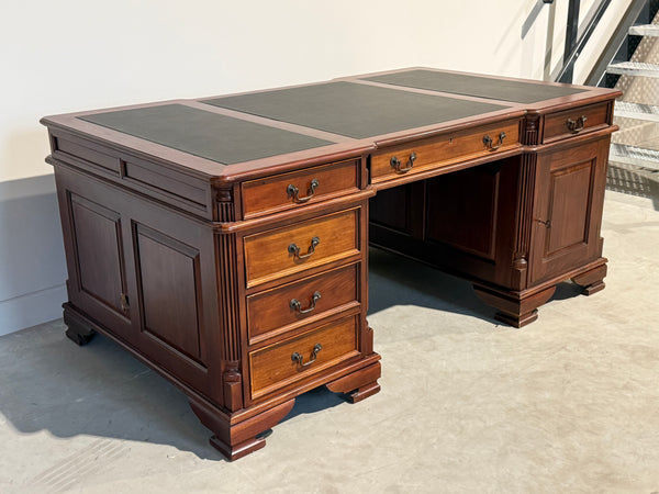 Vintage bureau, partnerdesk, klassiek Engels bureau, mahoniehout, zwart leer, 689