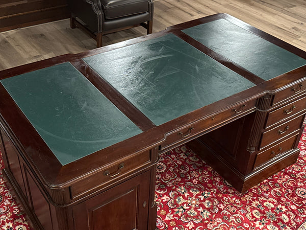 Vintage bureau, partnerdesk, klassiek Engels bureau, mahoniehout, groen leer, 616