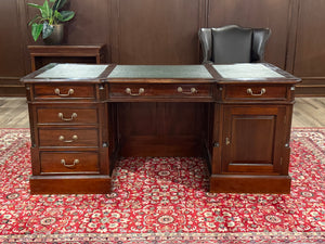 Bureau vintage, bureau anglais classique, acajou, cuir vert, 645