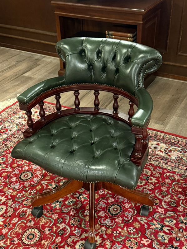 Vintage-Sessel, Chesterfield, Mahagoni, grünes Leder, 104