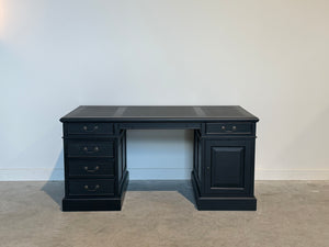 Vintage bureau, zwart, klassiek Engels bureau, mahoniehout , zwart leer, 702