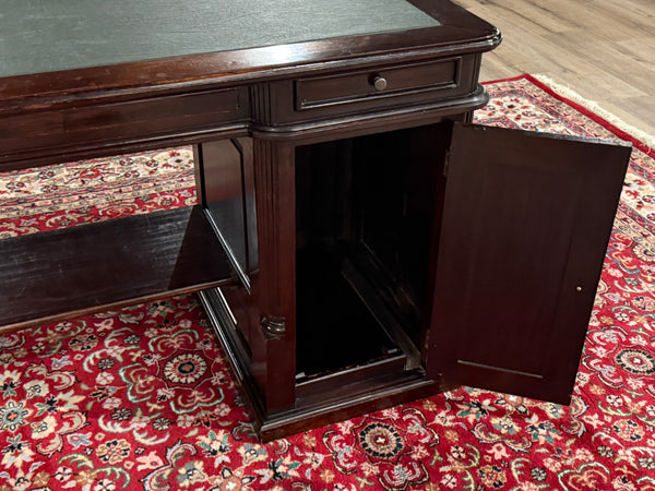 Bureau vintage, bureau anglais classique, acajou, cuir vert, 643