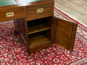 Vintage bureau, klassiek Engels bureau, mahoniehout, groen leer, 676
